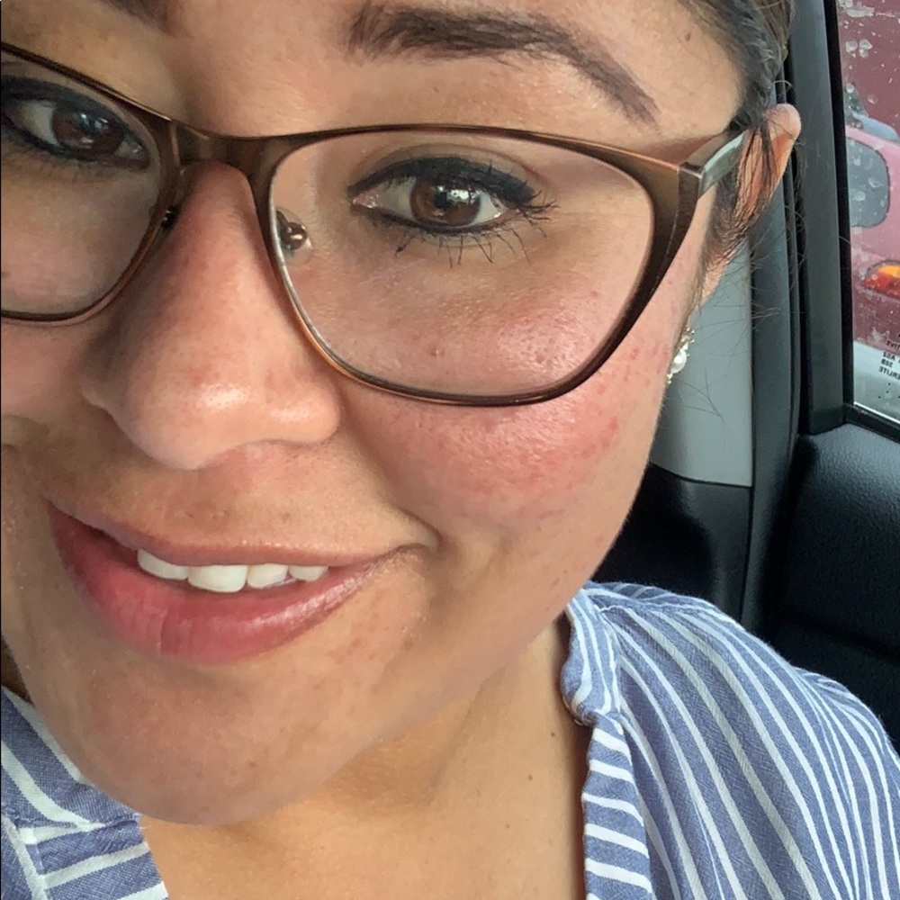 Meet your Posher, Casandra